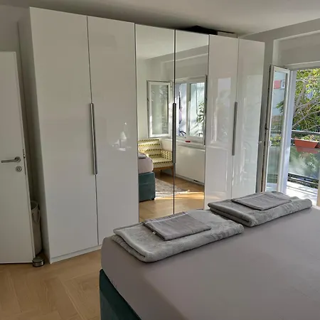 Crassula Aurea Apartment